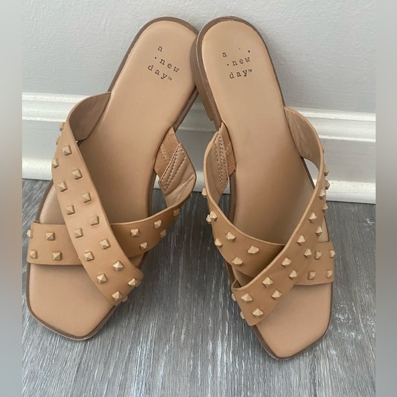 a new day Nude Studded Criss Cross Slide Sandals Size 7 Like New Condition - Picture 8 of 10